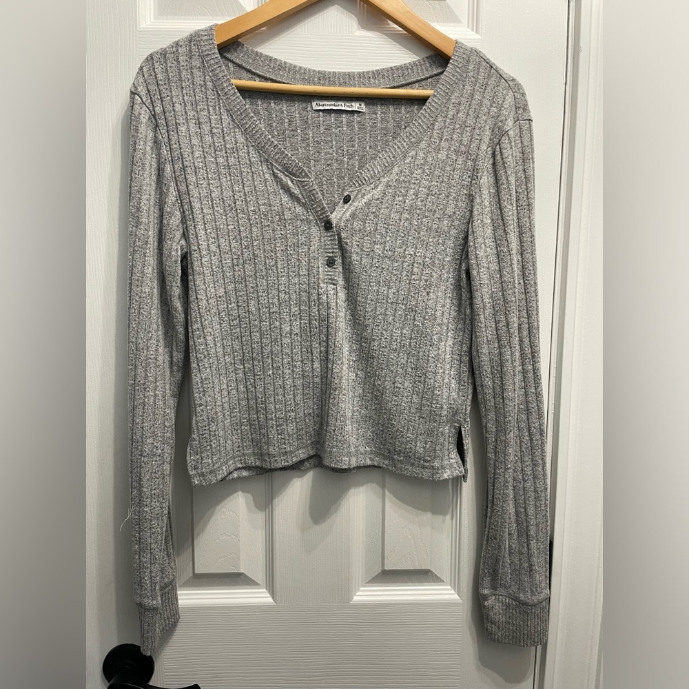 Y2K Abercrombie Fitch Women’s Long Sleeve Henley Gray Ribbed Babydoll Cozy Med.
